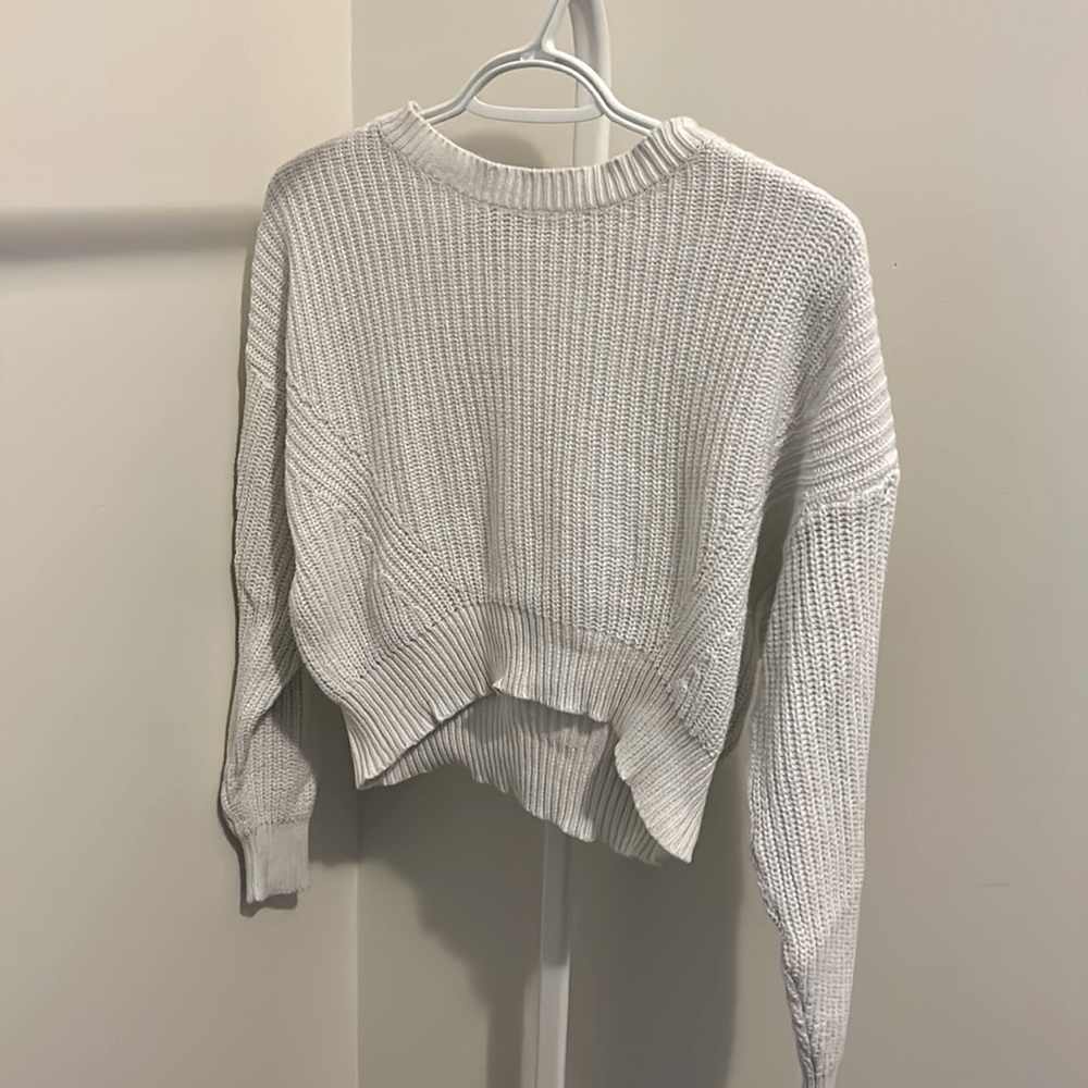 Women’s Areopostale cropped knit sweater.
